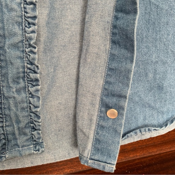 Vintage Gitano Ruffle Button-Front Sleeveless Denim Shirt, Size Large - Picture 10 of 11